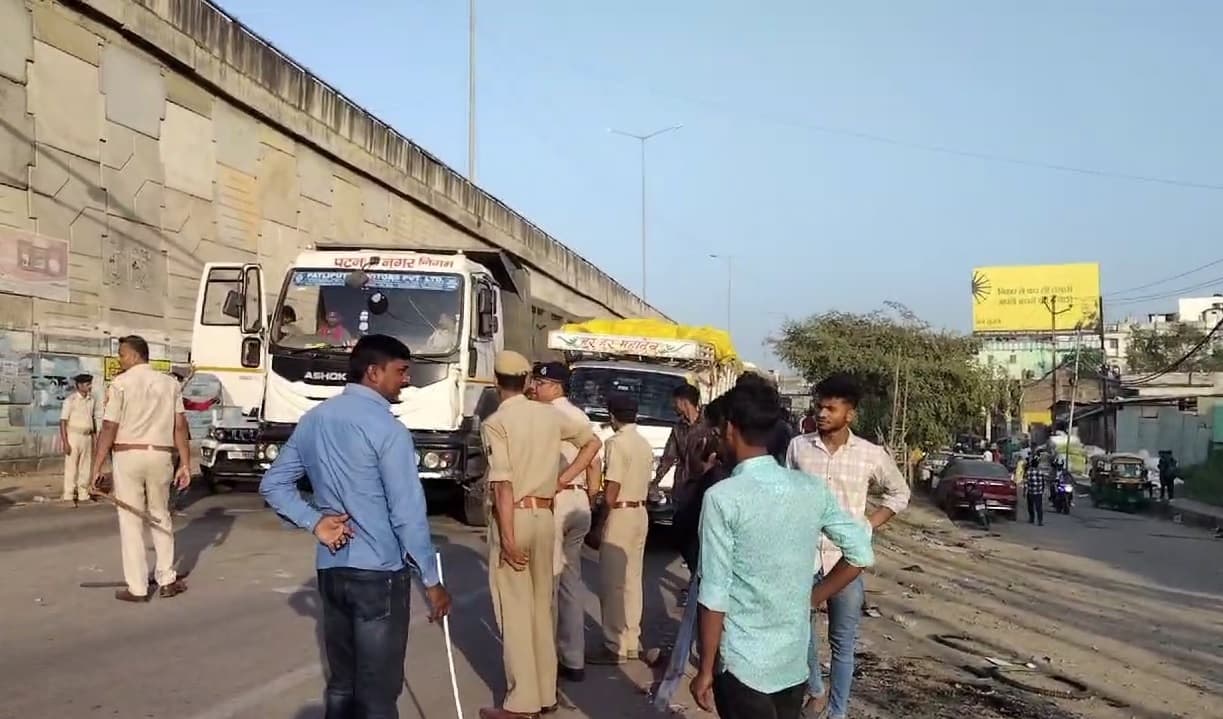 Patna News : नगर निगम के डंफर ने ऑटो में मारी टक्कर, बच्ची का पैर फ्रैक्चर