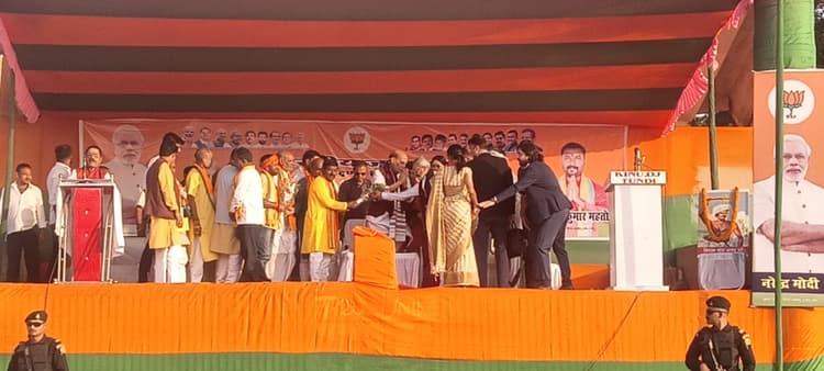 political news : एनडीए के शासन में देश का मान विदेशों में बढ़ा है : राजनाथ सिंह