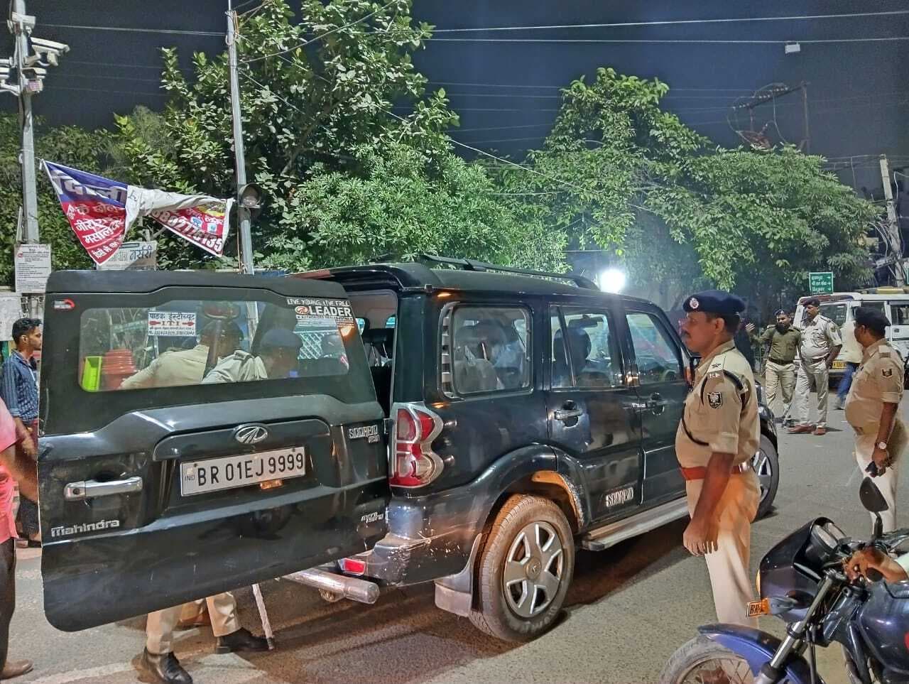 Patna News : चेकिंग के दौरान स्कूटी की डिक्की से 18 लाख बरामद