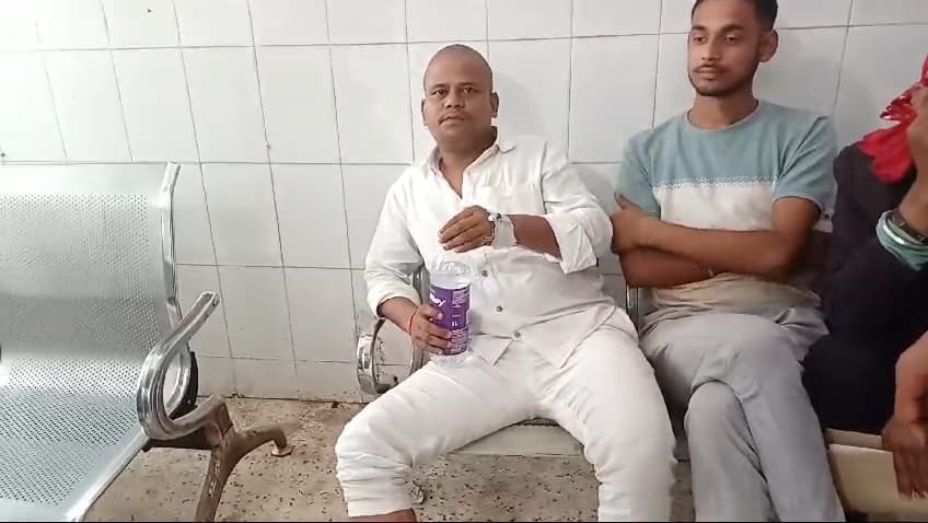 सड़क हादसे में शिक्षक घायल, इलाजरत