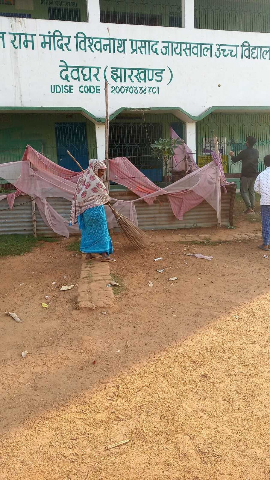 निगम ने शहरी क्षेत्र के 176 मतदान केंद्रों की सफाई में लगाये 120 सफाई कर्मी