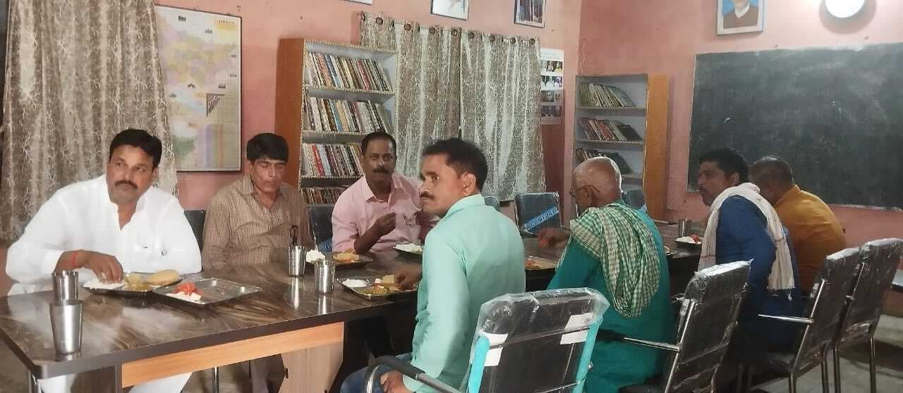 विद्यालय में तिथि भोजन का आयोजन