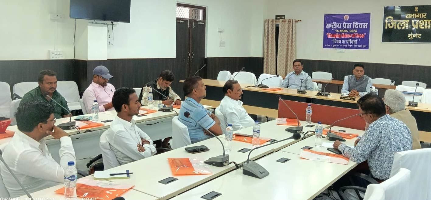 पत्रकारिता समाज में चेतना जगाने का सशक्त माध्यम : डीएम