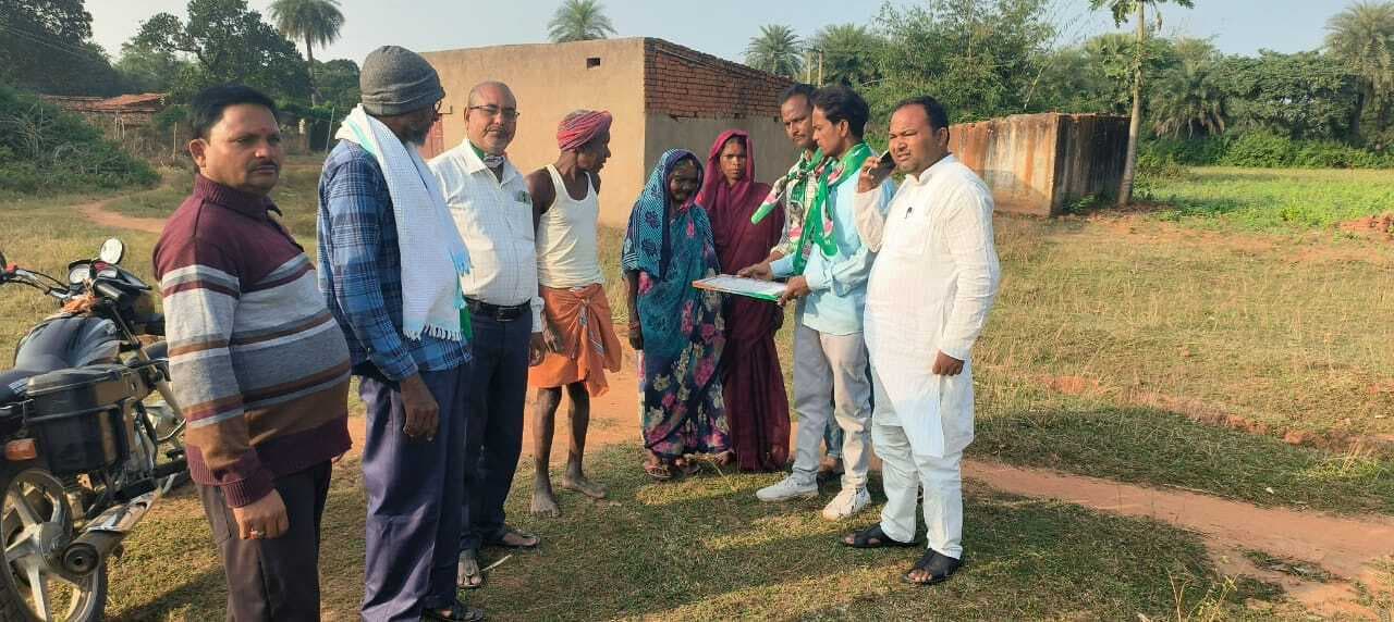 कांग्रेस ने महागठबंधन प्रत्याशी  के समर्थन में किया जनसंपर्क