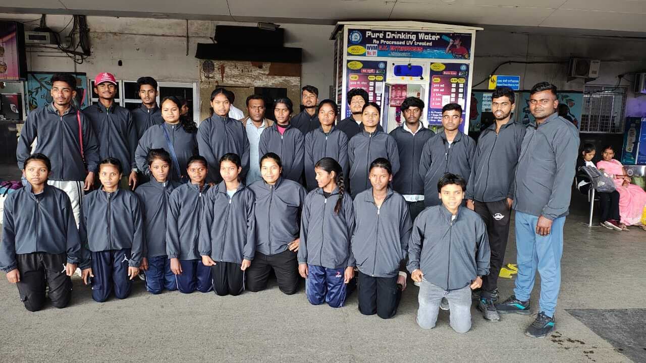 Tennis Cricket: झारखंड टेनिस बॉल क्रिकेट टीम जम्मू गयी