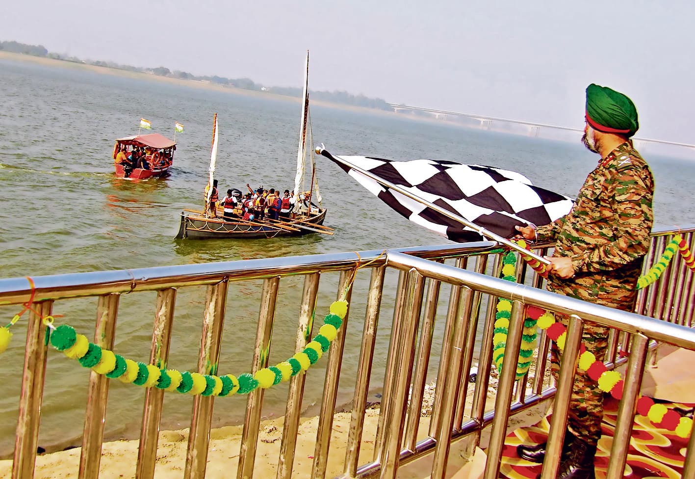 एनसीसी नौसेना विंग का विशेष नौकायन अभियान बक्सर से पटना के लिए रवाना