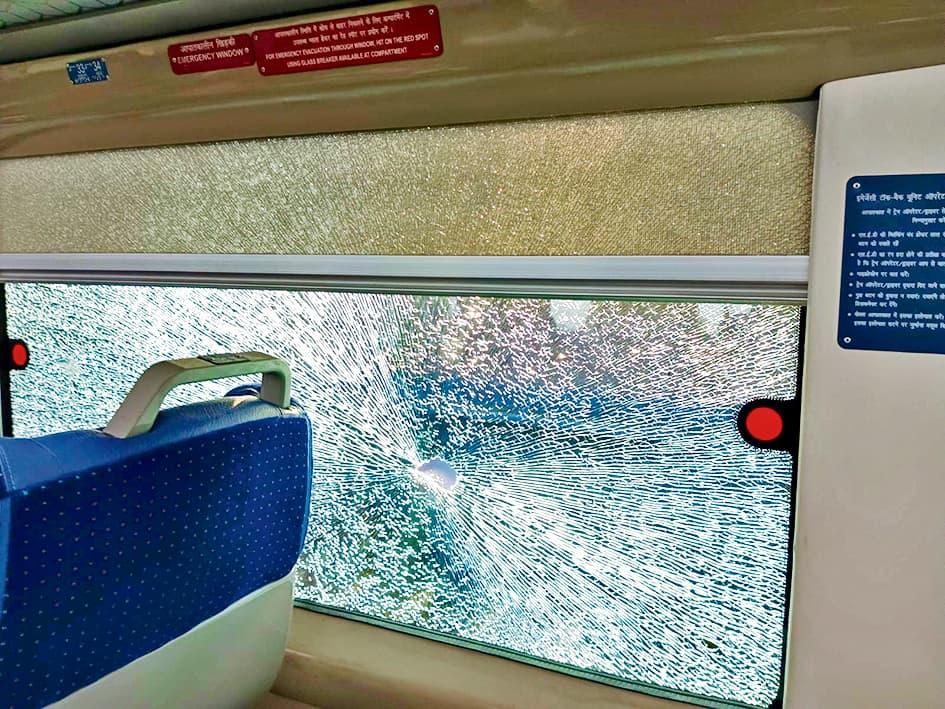 Gaya News : पटना-टाटा वंदे भारत पर मानपुर के पास पत्थरबाजी, एक हिरासत में