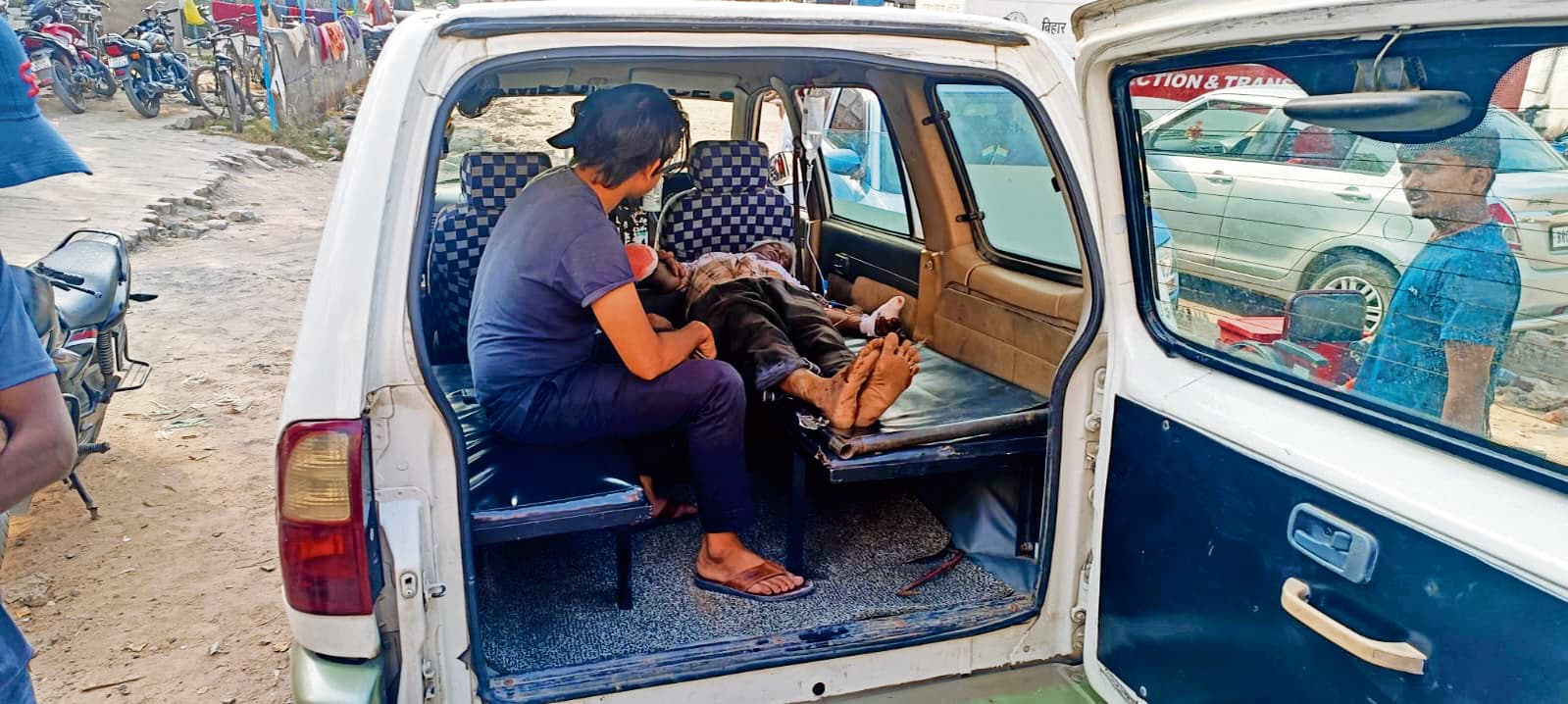 Gaya News : कबाड़ी दुकान में ब्लास्ट, दुकानदार की कई उंंगलियां उतरीं