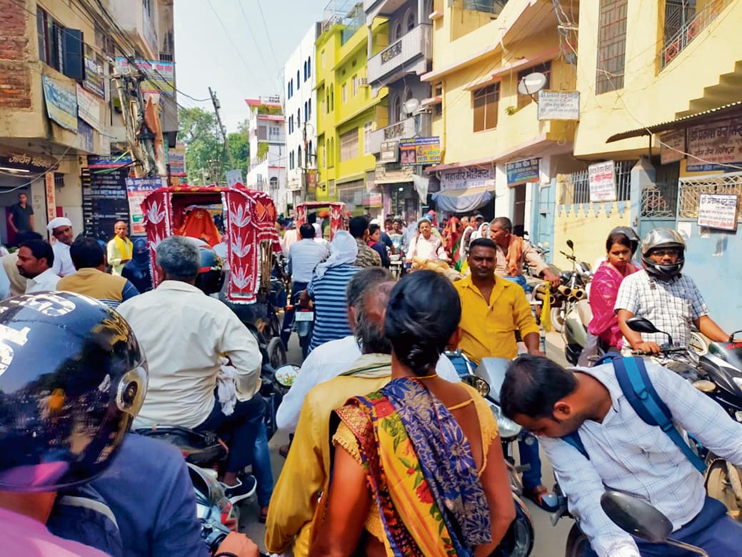 Ara News : नगर में जाम से घंटों लोग रहे परेशान, कराहती रहीं सड़कें