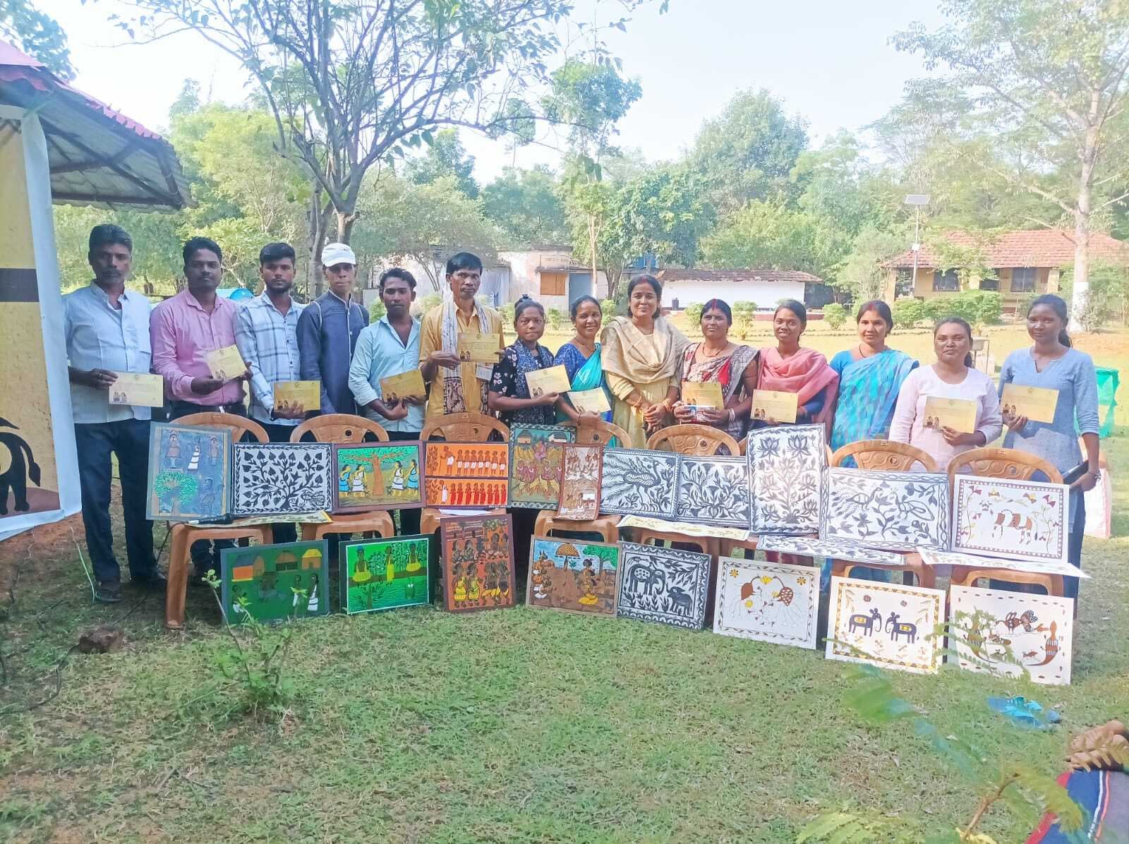 Ghatshila News : कला से सांस्कृतिक संबंधों को मिलता है बढ़ावा