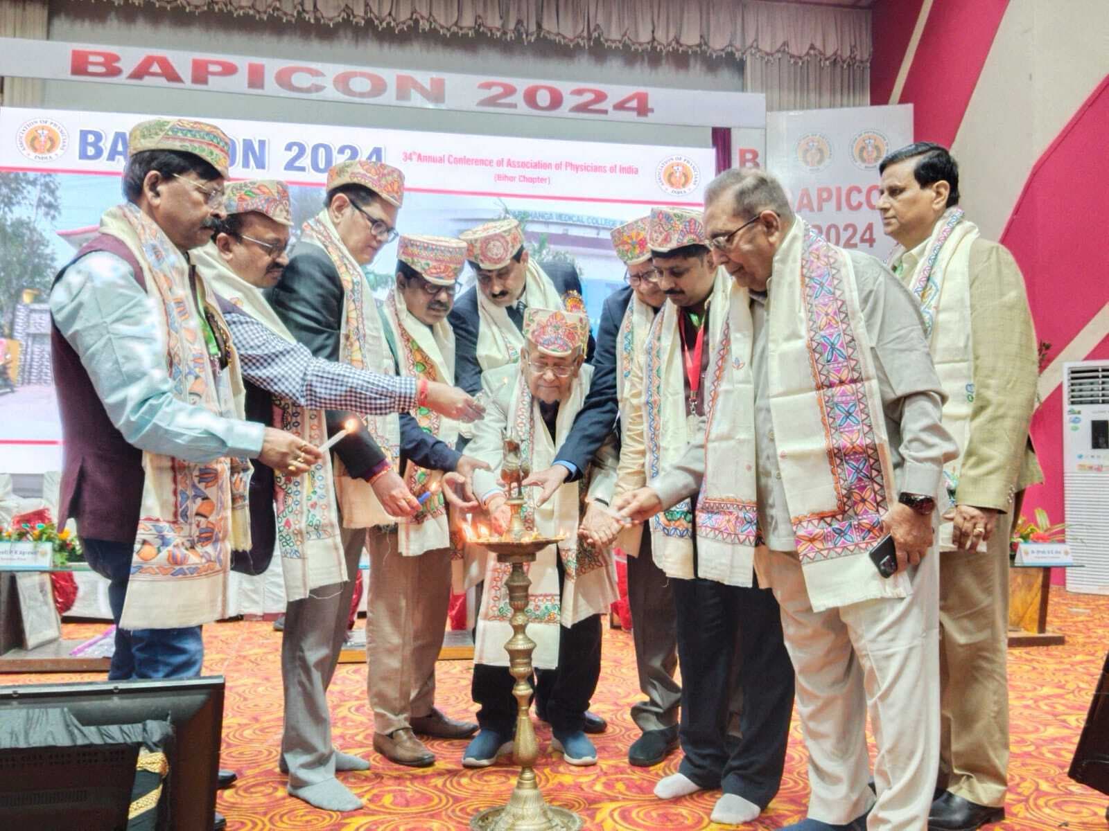 बढ़ रहे मेडिकल कॉलेज व छात्रों की संख्या, आनेवाले समय में दूर हो जायेगी चिकित्सकों की किल्लत