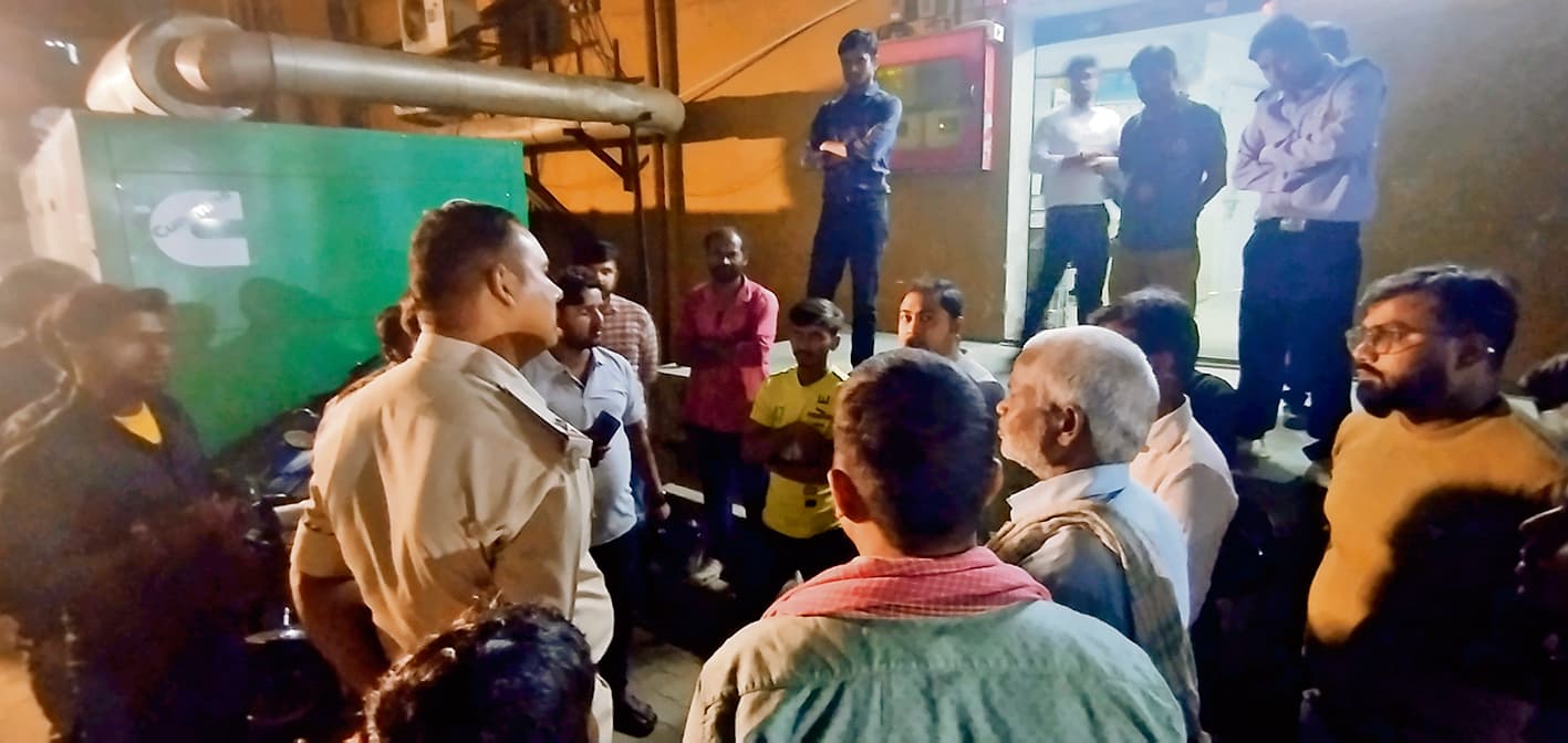 निर्माण कार्य में लगे मजदूर पर गिरा पिलर, मौत