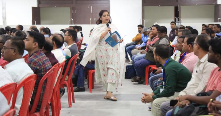 Bokaro News : हैंडबुक में दिये गये निर्देशों का करें अक्षरशः अनुपालन : डीसी