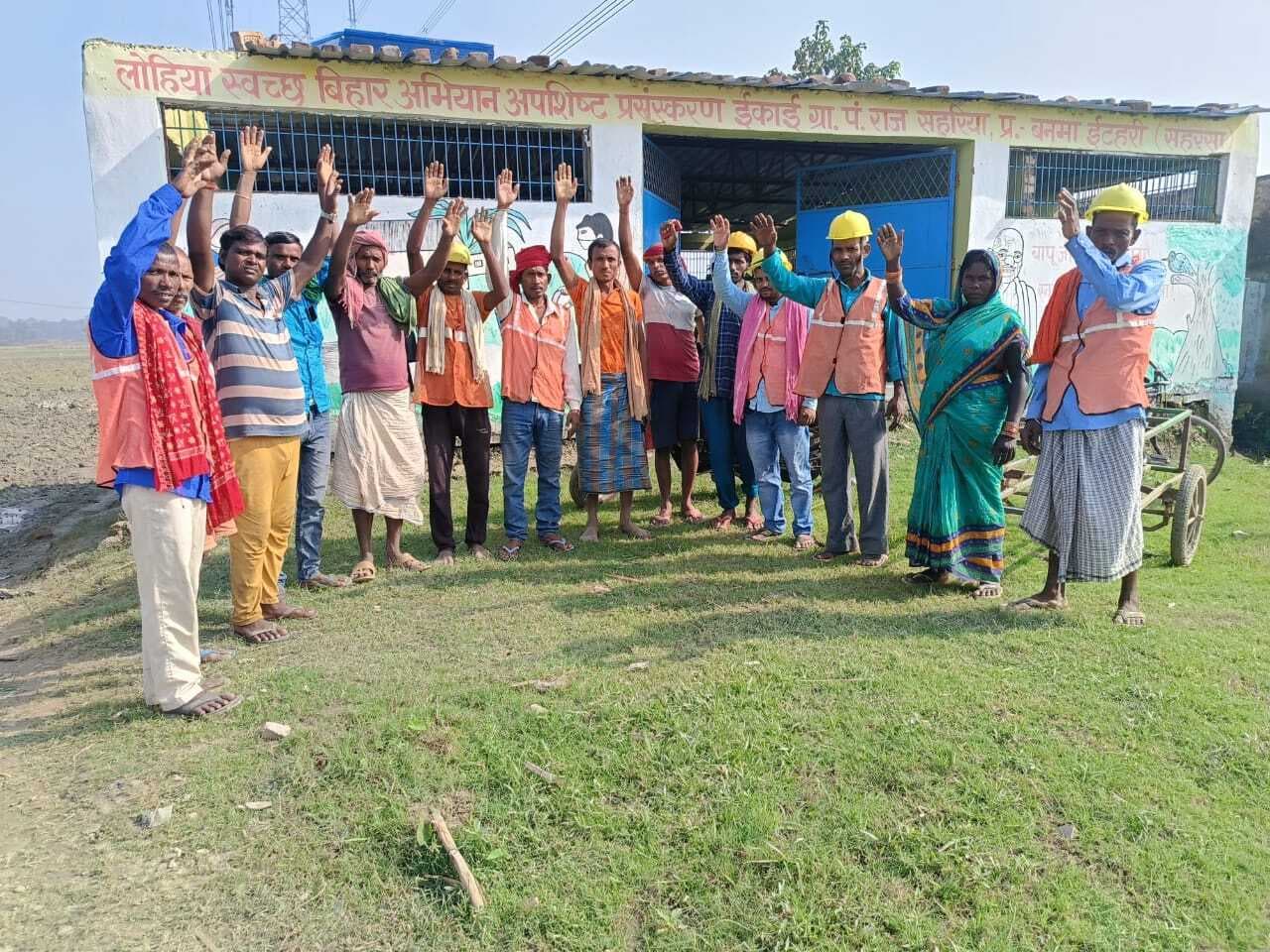 स्वच्छता कर्मियों ने कचरा प्रबंधन डब्लूपीओ के सामने किया विरोध-प्रदर्शन