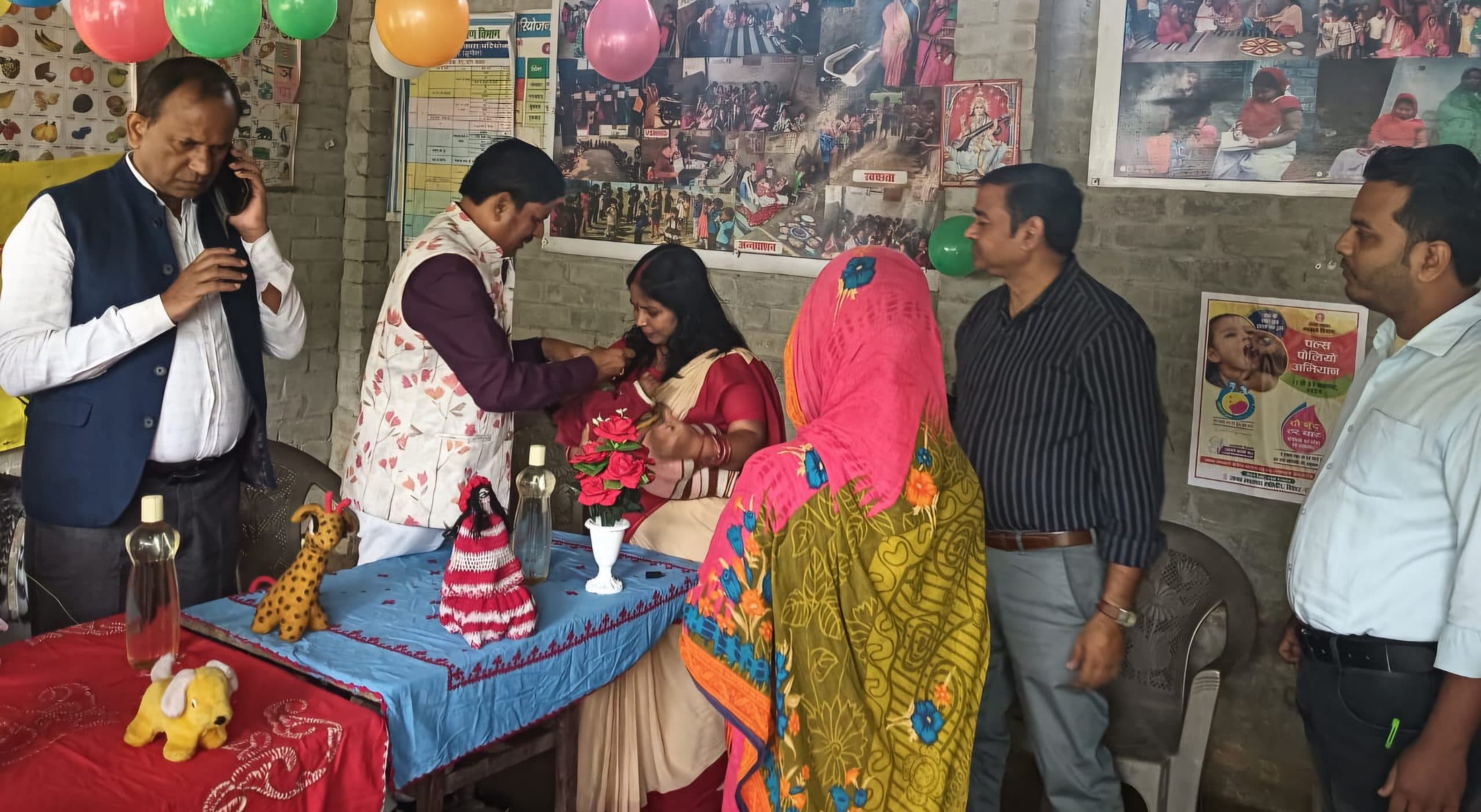 बच्चों को पिलाई गयी पोलियो की खुराक