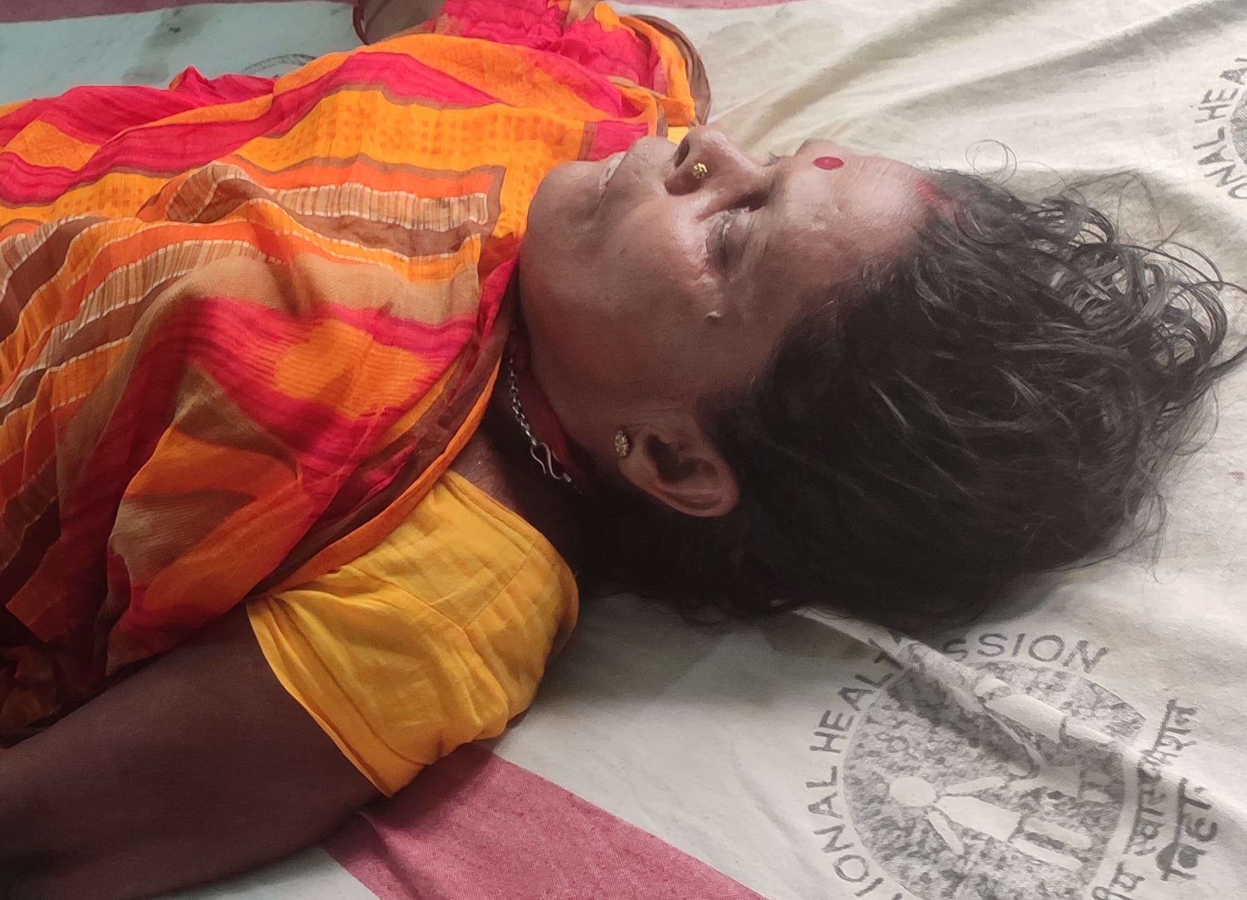 बाइक से गिरकर महिला गंभीर रूप से घायल, रेफर