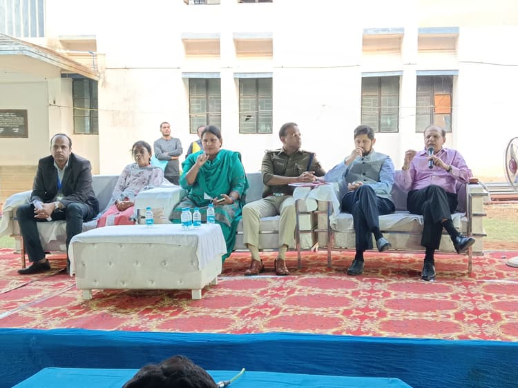 वोटर टर्न आउट एप पर वोटिंग की डालें सही रिपोर्ट: सामान्य प्रेक्षक