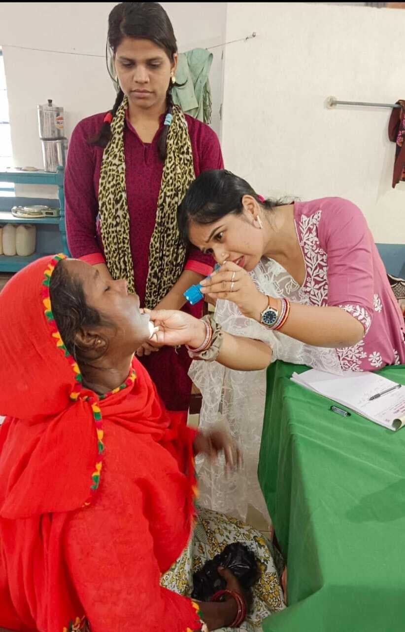 स्वास्थ्य शिविर में 80 मरीजों का हुआ इलाज
