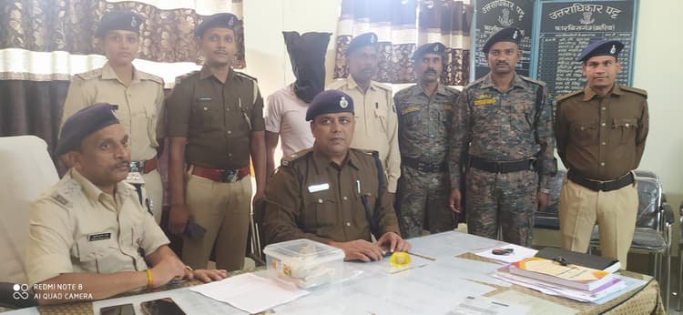 मादक पदार्थ व अवैध हथियार के साथ तस्कर गिरोह का सरगना गिरफ्तार