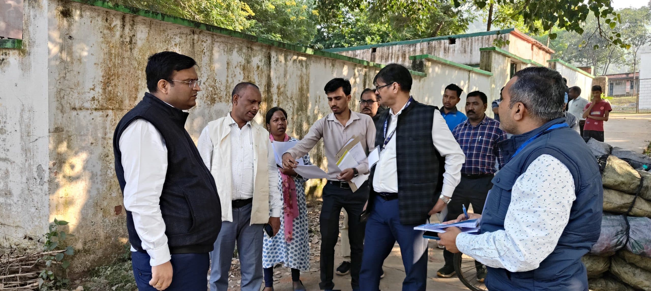 Ranchi News : डीसी ने किया मतदान केंद्रों का निरीक्षण