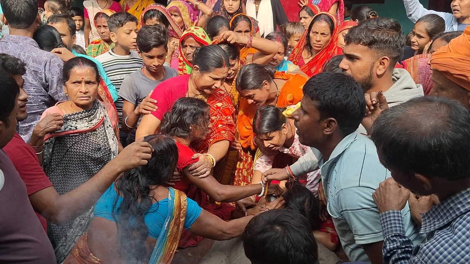 टहल रहे व्यक्ति को पिकअप ने कुचला, मौके पर मौत