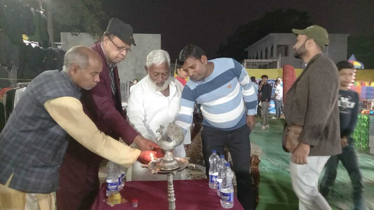 स्वाभिमान स्वदेसी मेले में चमक रहा भागलपुरी सिल्क के वस्त्र