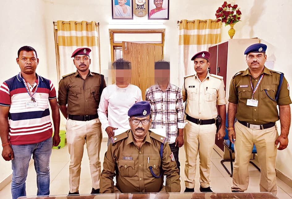 Gaya News : वंदे भारत एक्सप्रेस पर पत्थरबाजी करने के मामले में दो युवक गिरफ्तार