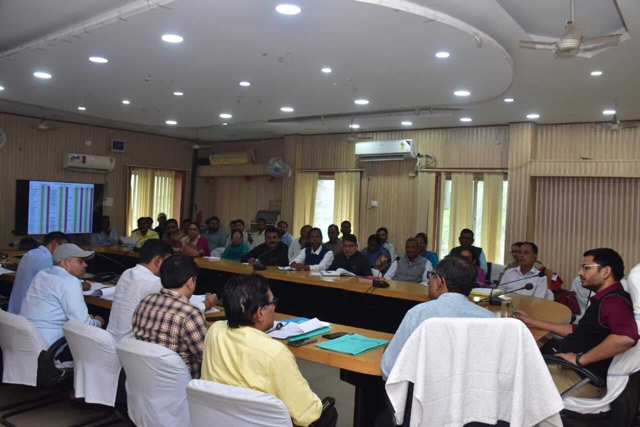 Madhubani News. विद्यालय में लकड़ी के चूल्हे पर नहीं बनाया जाए एमडीएम का खाना