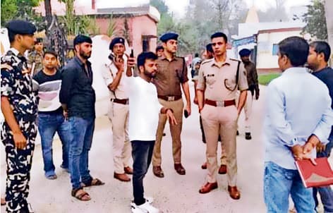 Gopalganj News : अपराधियों की तलाश में दिल्ली और यूपी में छापेमारी, खुलासे के करीब पहुंची पुलिस