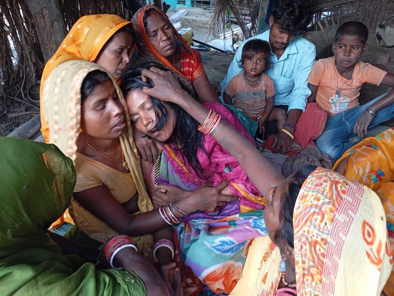 पाीन से भरे गड्ढे में उपलाती मिली युवक की लाश, शिनाख्त नहीं