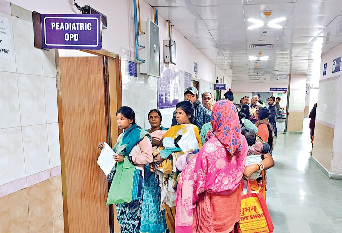 Ranchi News : मौसमी बीमारियों से पीड़ित रोज पहुंच रहे अस्पताल