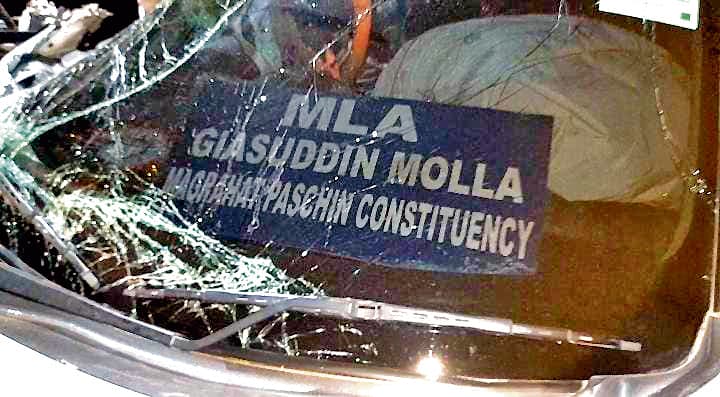 शिवपुर में विधायक की नेम प्लेट वाली कार ट्रेलर से भिड़ी, चालक व दो बच्चों की मौत, दो अन्य गंभीर