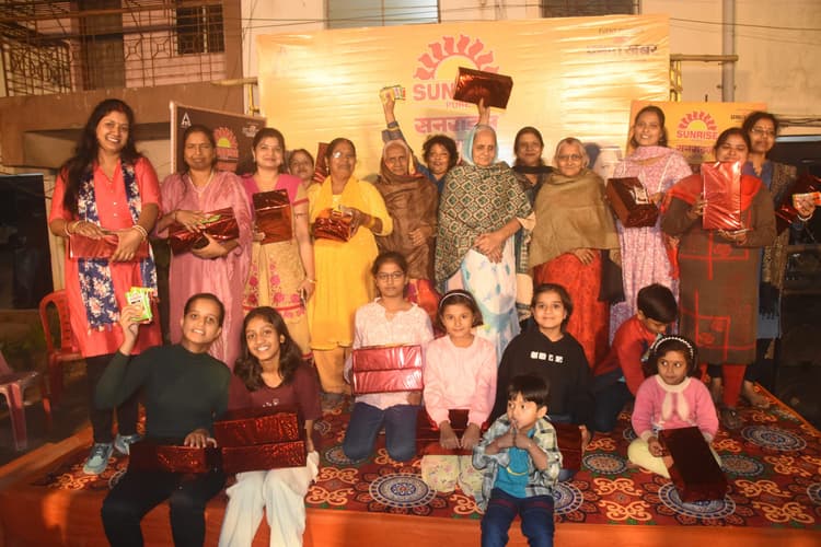 DHANBAD NEWS : म्यूजिकल चेयर में शामिल हो आनंदित हुई महिलाएं, बच्चों ने डांस कर बिखेरा जलवा