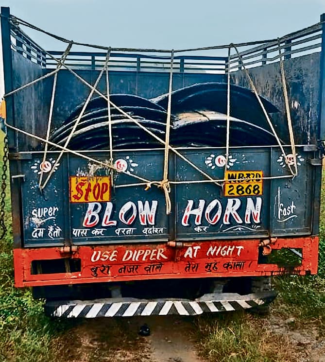 Bokaro News : हरला थाना ने पकड़ा मिनी ट्रक में लदा 2.6 टन लोहा