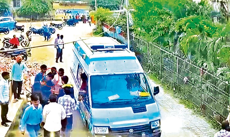 Bokaro News : कुचलने से बाल-बाल बचे सदर के डीएस