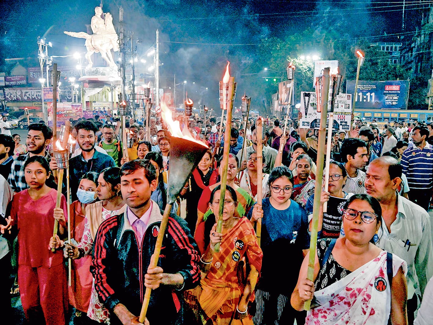 आरजी कर : न्याय की मांग पर 100 जगहों से निकाली रैली