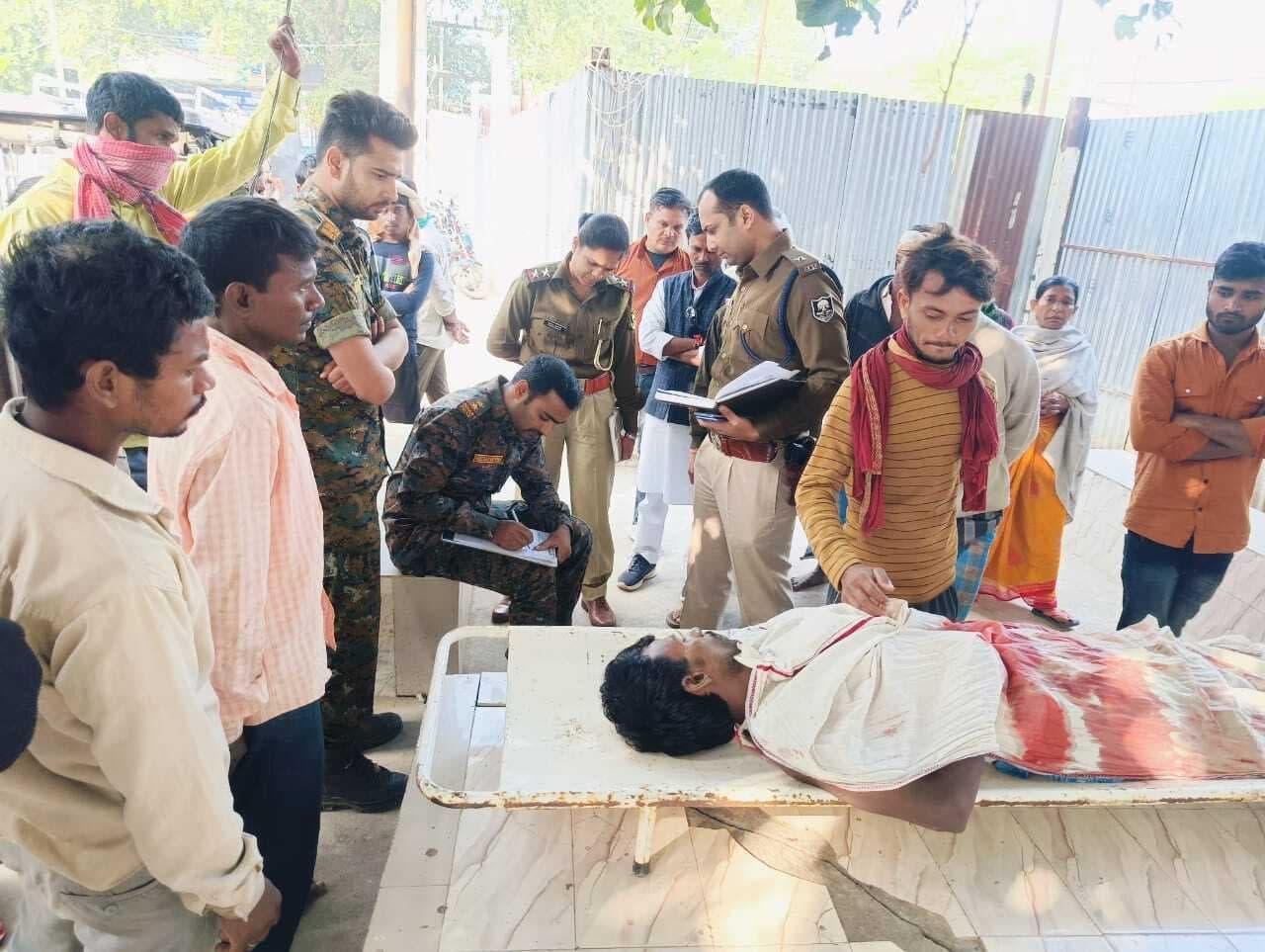 घर से खींच कर युवक की गोली मार कर हत्या, रिश्तेदार पर हत्या का आरोप