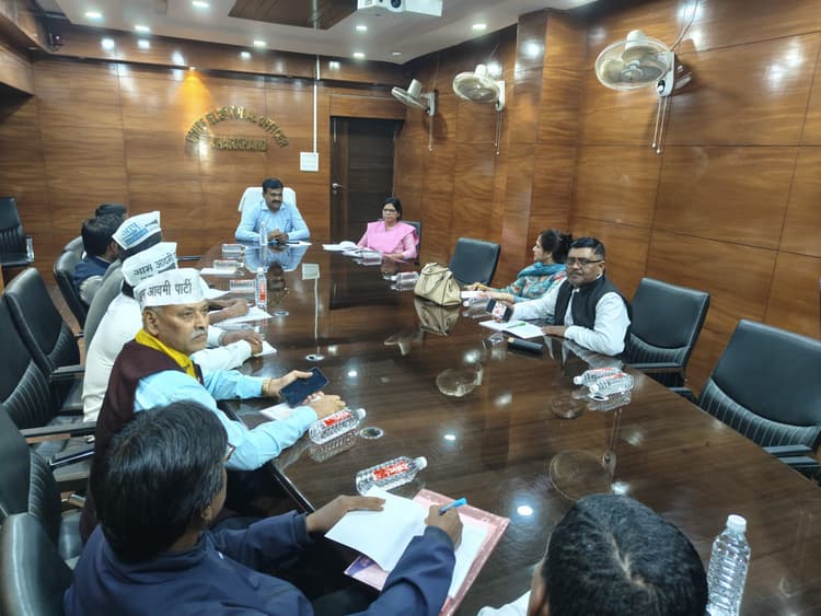 Election News : साइलेंट पीरियेड में टीवी चैनलों पर प्रचार प्रतिबंधित