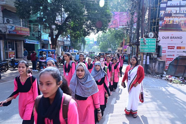 मतदाता जागरुकता को लेकर निकाली रैली, एनएसएस वॉलंटियर ने लोगों को वोटिंग के लिए किया प्रेरित