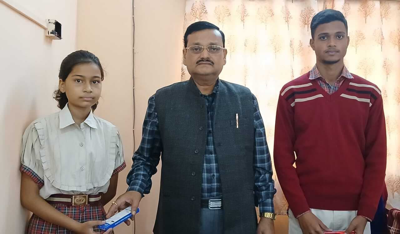 डीएवी के दो छात्र राज्य स्तरीय चित्रांकन प्रतियोगिता के लिए चयनित