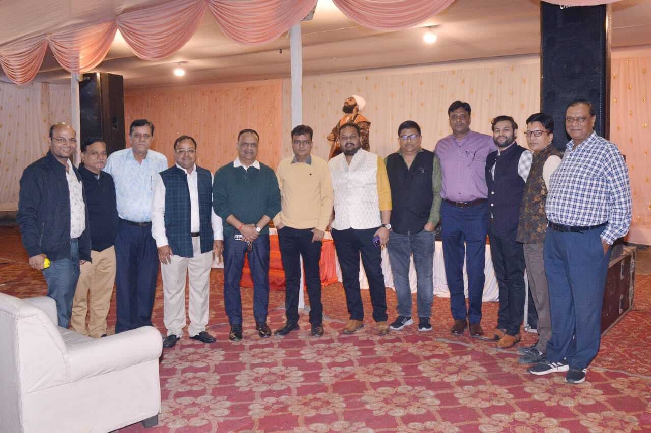 Jamshedpur News : जमशेदपुर थोक वस्त्र विक्रेता संघ का दीपावली मिलन समारोह, सदस्यों ने परिवार संग लिया आनंद