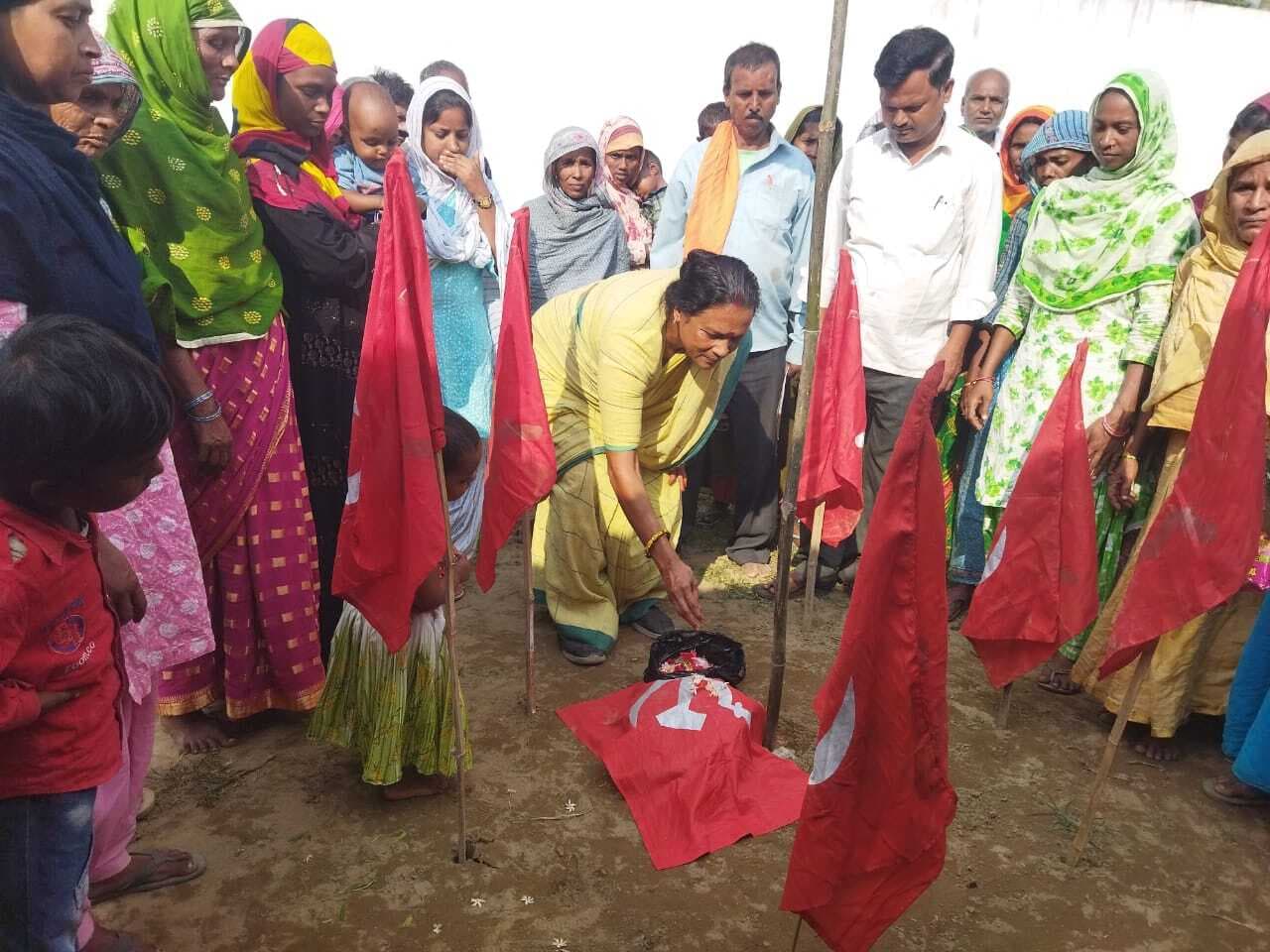 भाकपा के अंचल सम्मेलन में शामिल हुए कामरेड