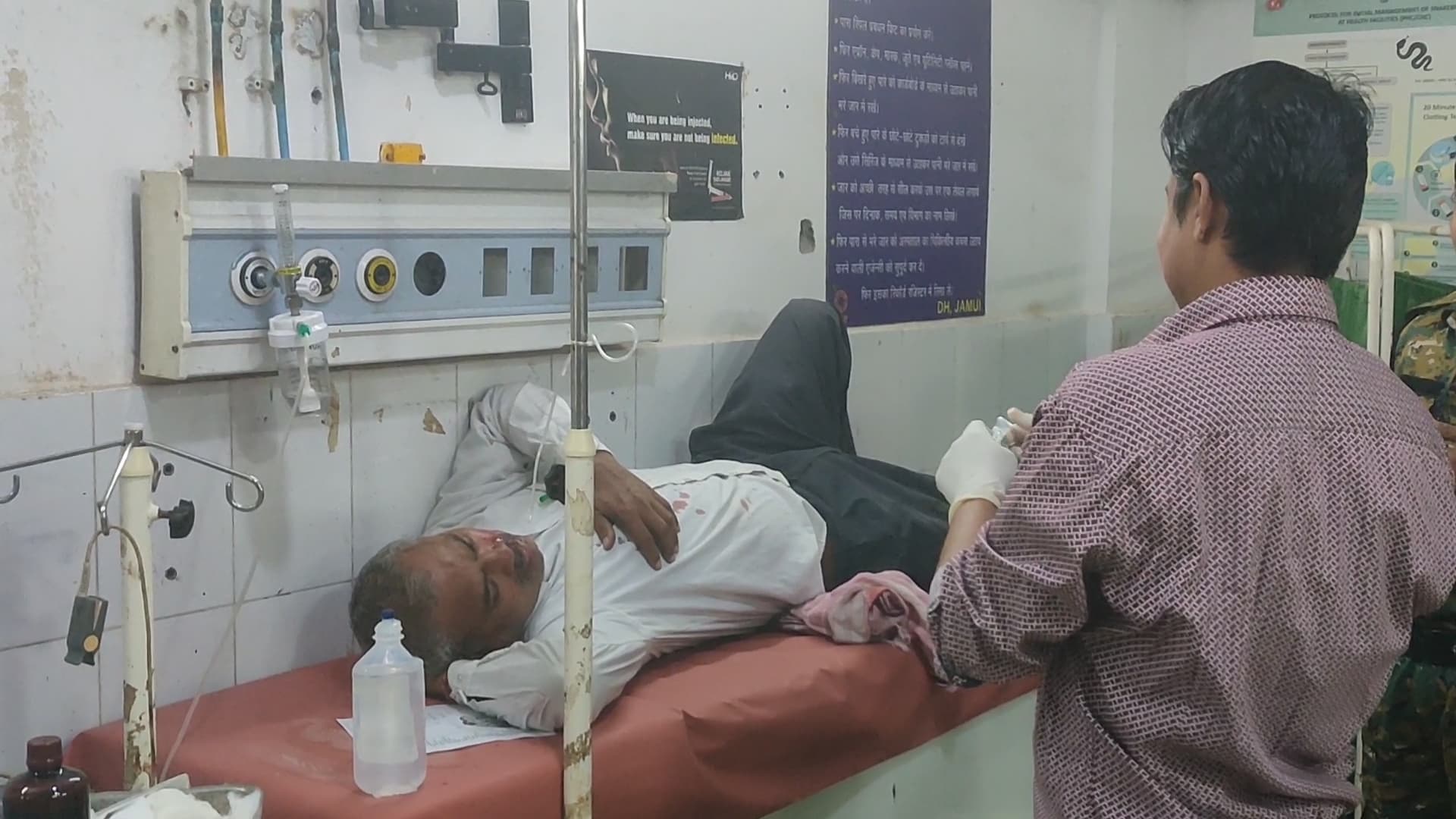 मनचले युवकों ने यात्री से भरे बस पर किया पथराव, तीन यात्री को लगी चोट