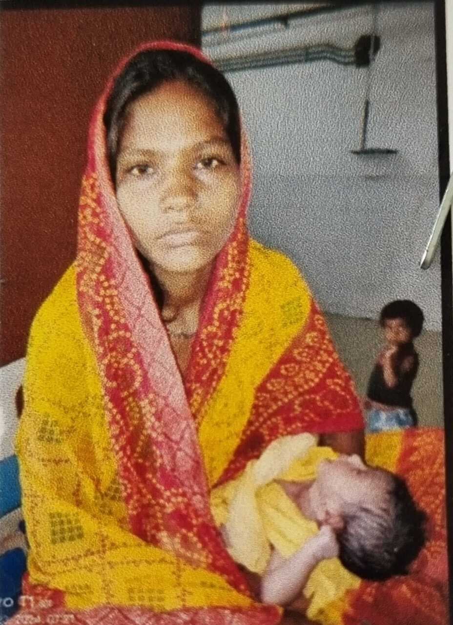 प्रसव के बाद सड़क पर खड़ी थी महिला, बोलेरो से आये तीन लोग और छीन ले गये नवजात