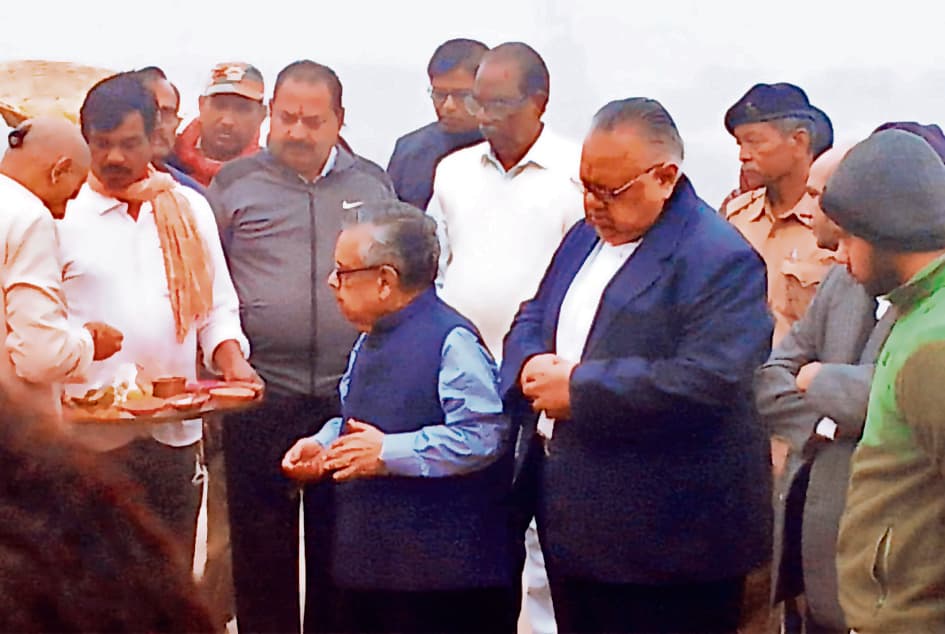 Gopalganj News  : विष्णु सुगर मिल में वैदिक मंत्रोच्चारण के बीच गन्ना पेराई सत्र शुरू