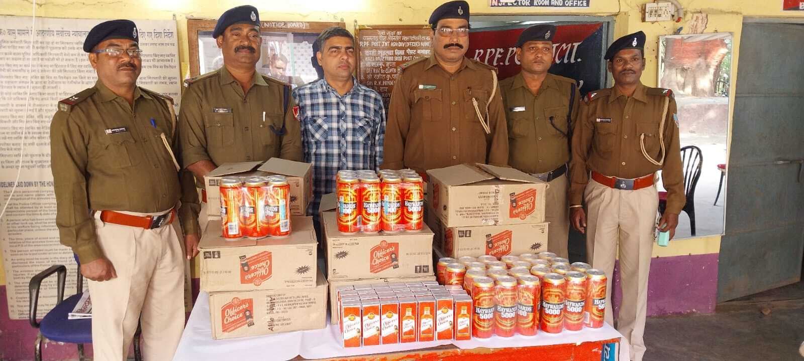 गंगासागर एक्सप्रेस से अवैध शराब व बीयर किया गया जब्त