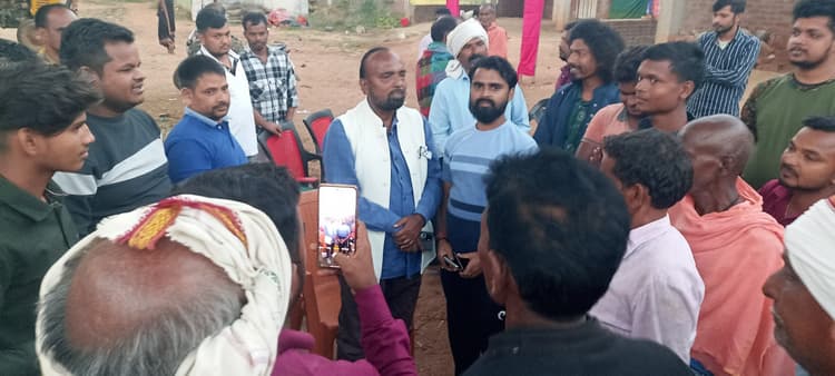 Giridih news :माले प्रत्याशी राजकुमार यादव ने किया जनसंपर्क व रोड शो