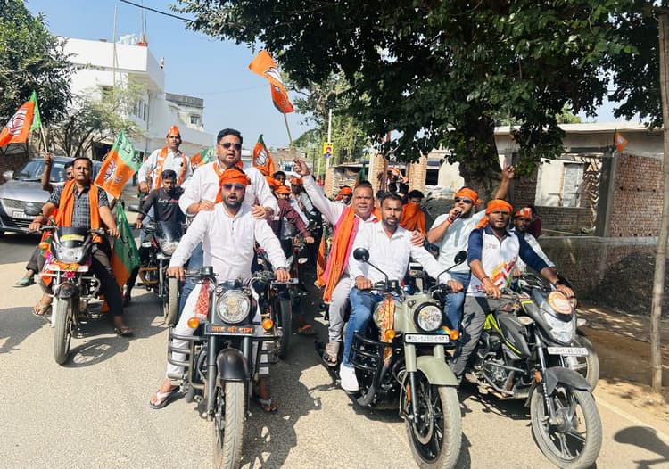 Giridih news :बाबूलाल मरांडी के पक्ष में बाइक रैली व जनसंपर्क