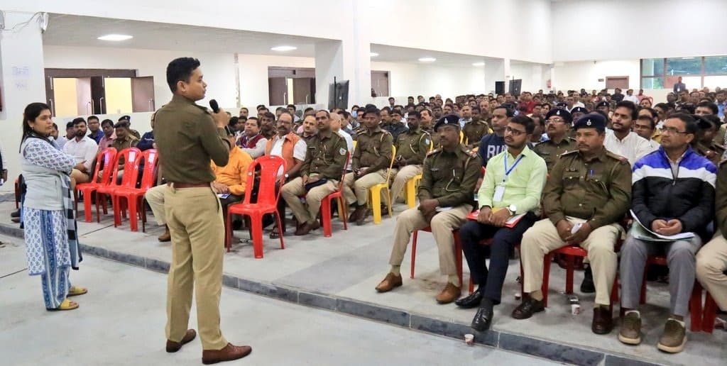 Bokaro News : स्वतंत्र, निष्पक्ष व शांतिपूर्ण चुनाव के लिए आयोग के निर्देश का करें पालन Bokaro News : स्वतंत्र, निष्पक्ष व शांतिपूर्ण चुनाव के लिए आयोग के निर्देश का करें पालन