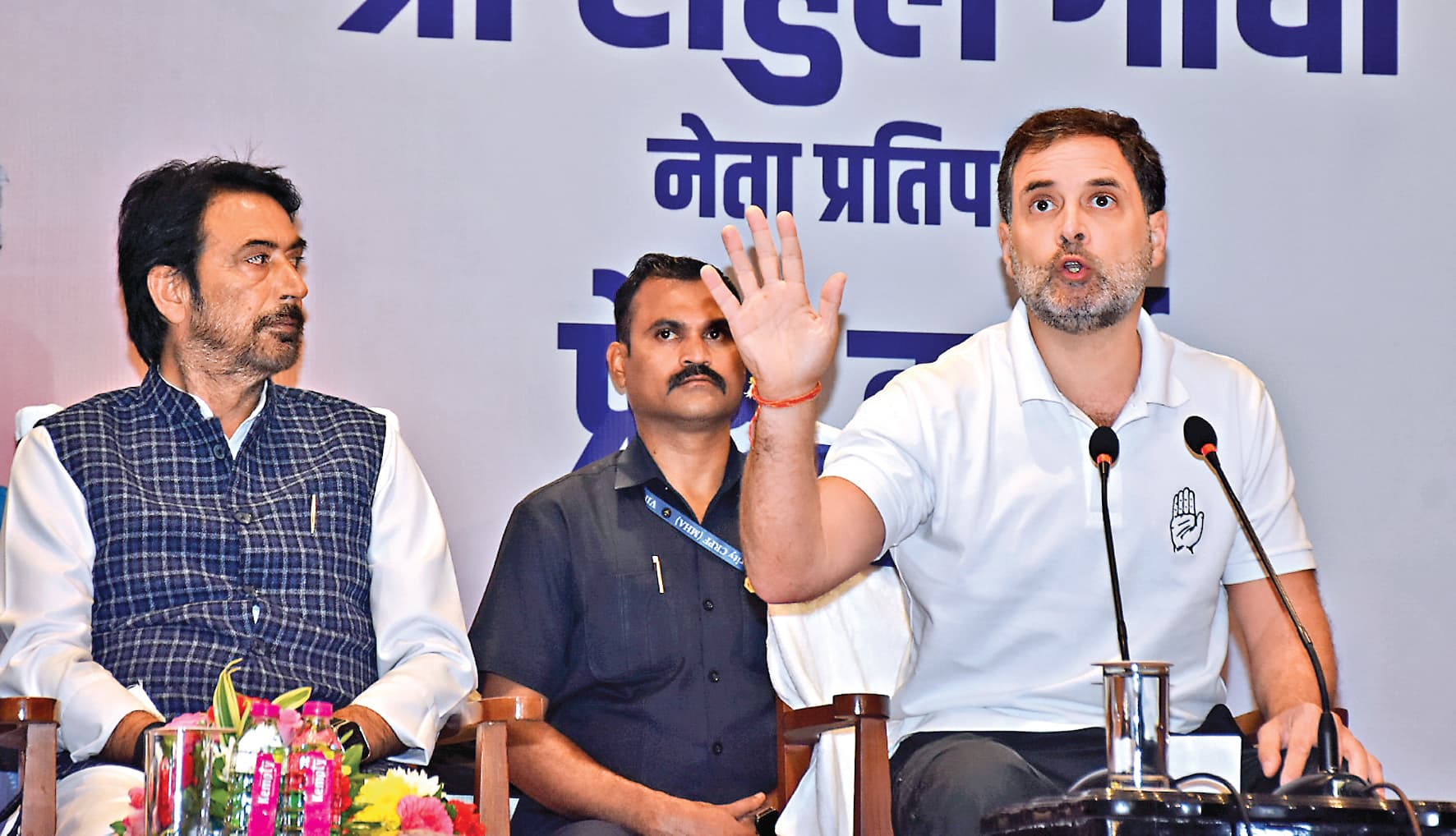 आंबेडकर के संविधान को फाड़ कर फेंकना चाहती है भाजपा : राहुल